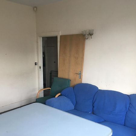 Single Room - Town & University Nearby, 24H Bus, Airport-Linked マンチェスター エクステリア 写真