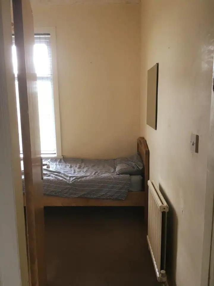 Single Room - Town & University Nearby, 24H Bus, Airport-Linked マンチェスター エクステリア 写真