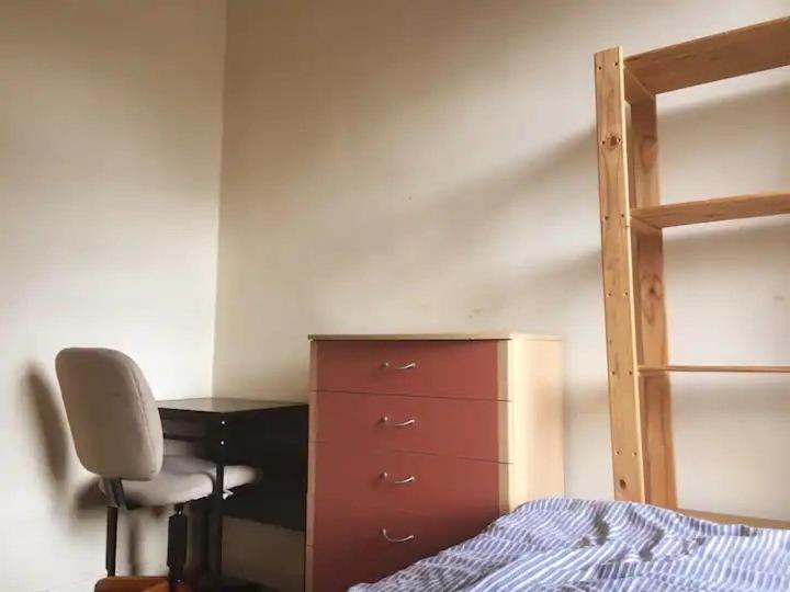 Single Room - Town & University Nearby, 24H Bus, Airport-Linked マンチェスター エクステリア 写真