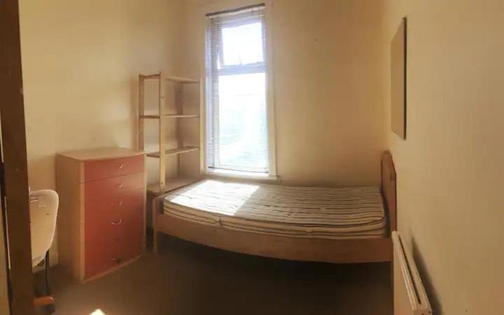 Single Room - Town & University Nearby, 24H Bus, Airport-Linked マンチェスター エクステリア 写真