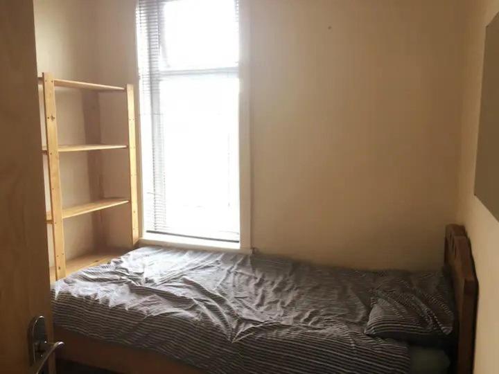 Single Room - Town & University Nearby, 24H Bus, Airport-Linked マンチェスター エクステリア 写真